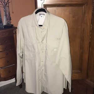 Like new never worn Columbia L/S Men’s Shirt